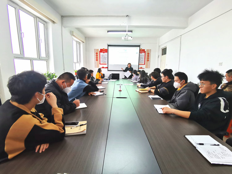 03.03胡楊河分公司召開(kāi)公文寫(xiě)作與攝影交流座談會(huì )_副本.jpg