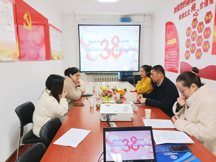 0303北方建設集團易辰房地產(chǎn)公司“春暖半邊天，愛(ài)在易辰”慶三八婦女節茶話(huà)會(huì )1_副本.jpg